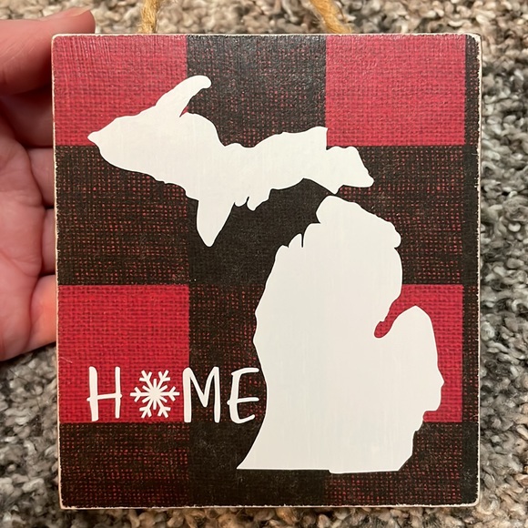 Decorative Wooden Michigan Sign - Picture 3 of 3